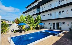 Loft 16 e 05 - Maranduba com piscina próximo a praia